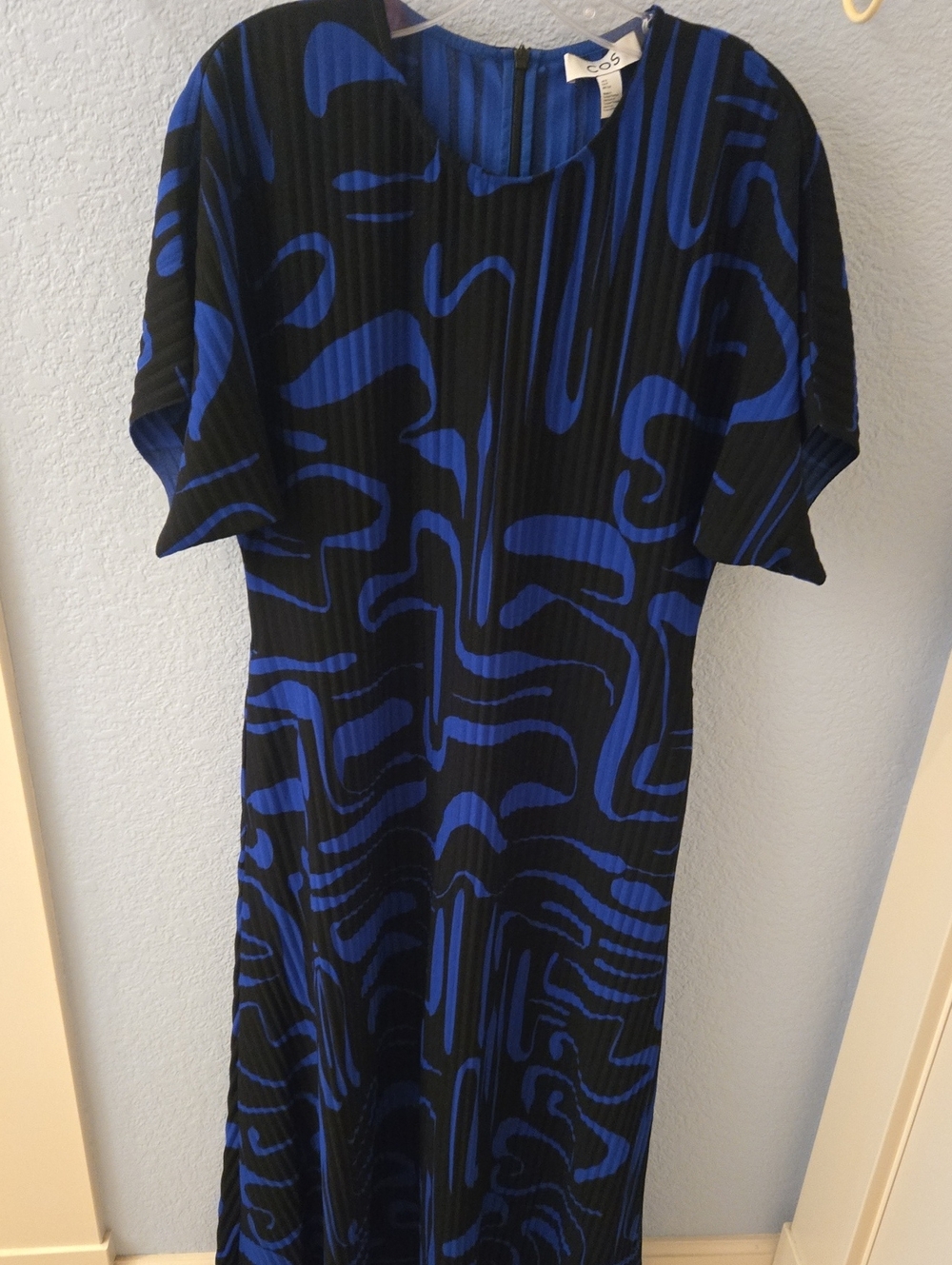 COS Black and Blue Abstract Pleated Midi Dress